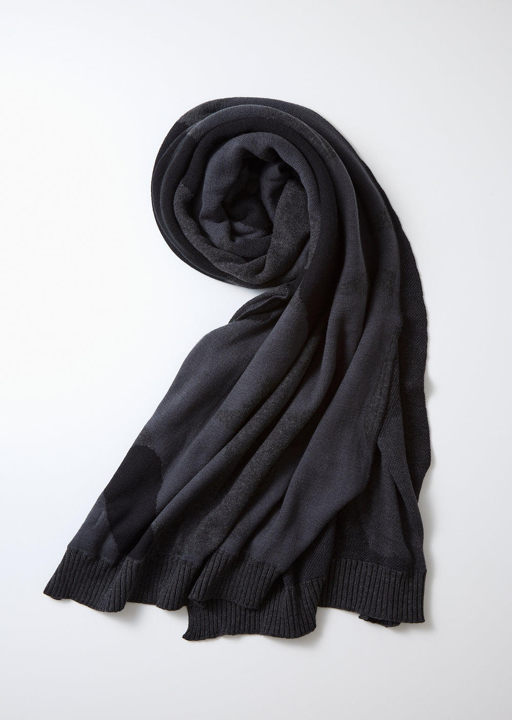 R5138_CHARCOAL_BLACK_01